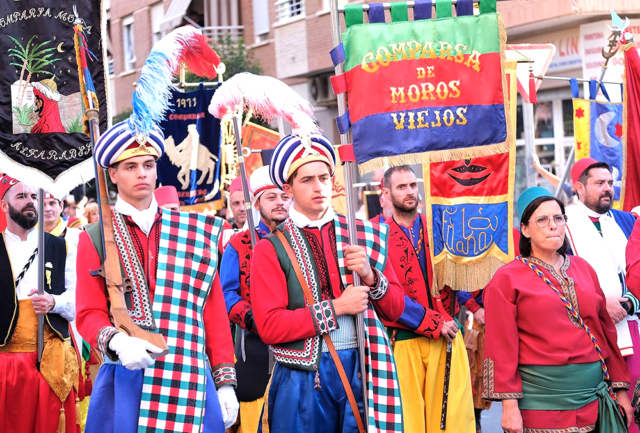 Els Moros Vells de Banyeres, entre altres comparses
